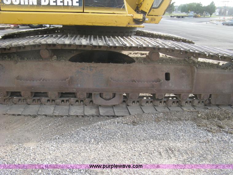 image for item L6360 1995 John Deere 690E LC excavator