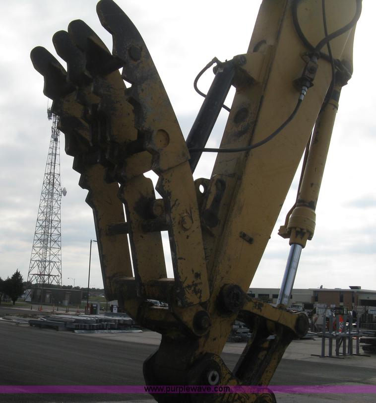 image for item L6360 1995 John Deere 690E LC excavator