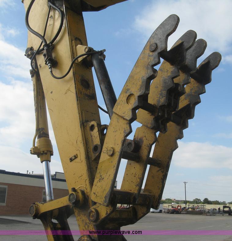 image for item L6360 1995 John Deere 690E LC excavator