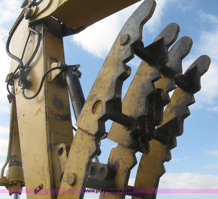 image for item L6360 1995 John Deere 690E LC excavator