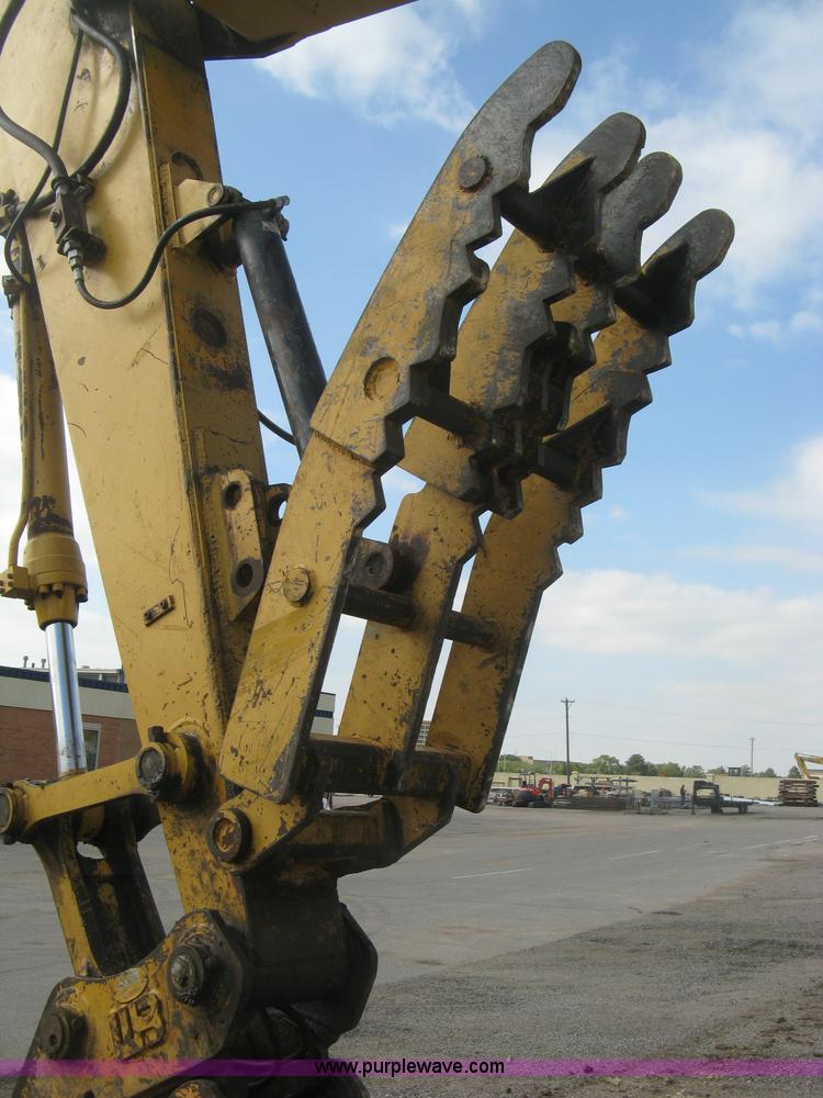 image for item L6360 1995 John Deere 690E LC excavator