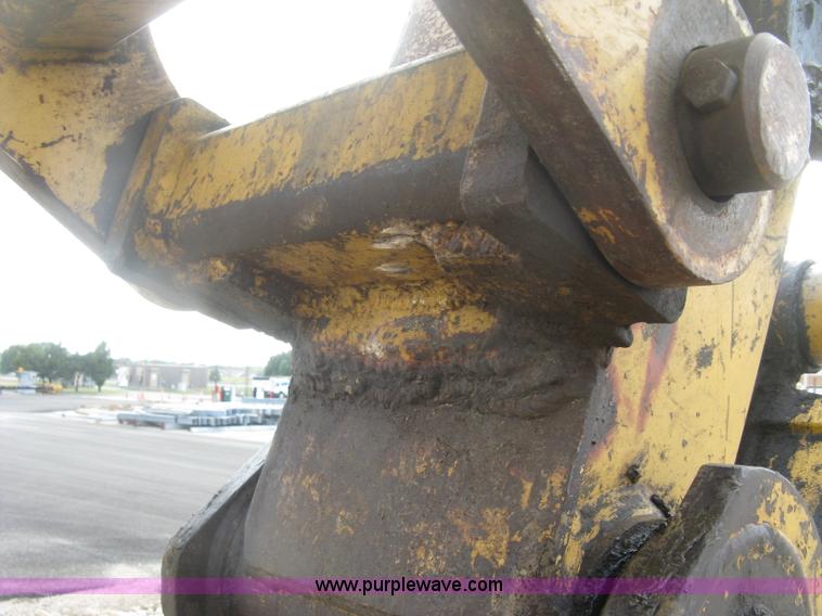 image for item L6360 1995 John Deere 690E LC excavator