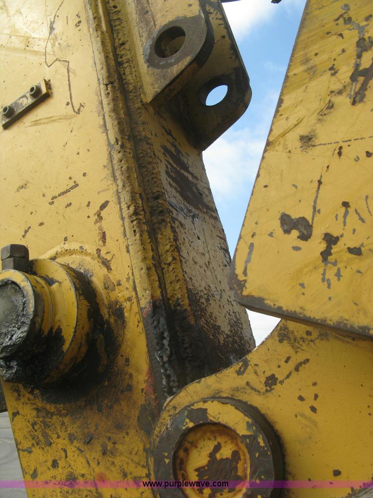 image for item L6360 1995 John Deere 690E LC excavator