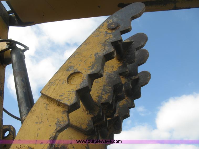 image for item L6360 1995 John Deere 690E LC excavator