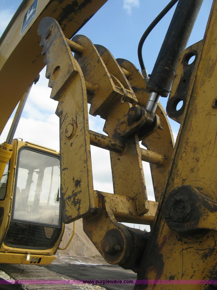 image for item L6360 1995 John Deere 690E LC excavator