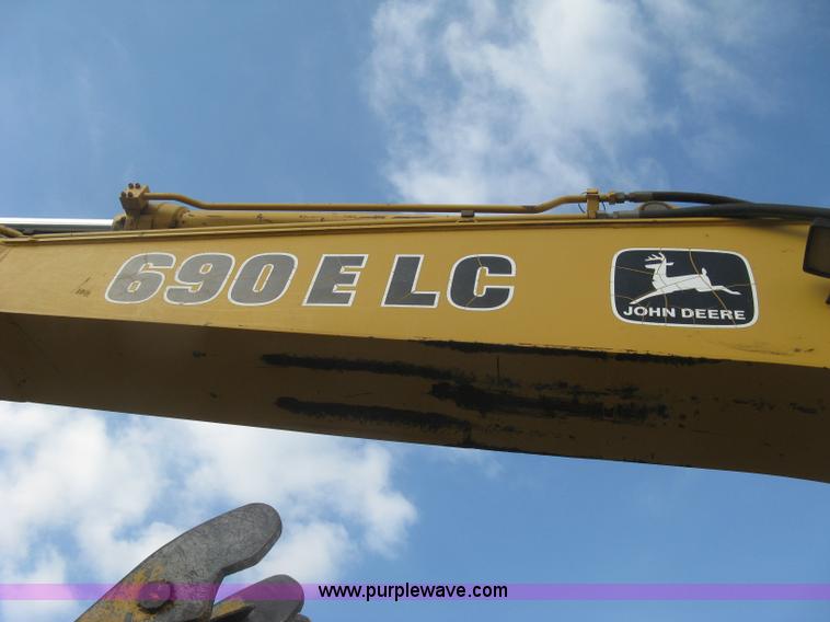 image for item L6360 1995 John Deere 690E LC excavator