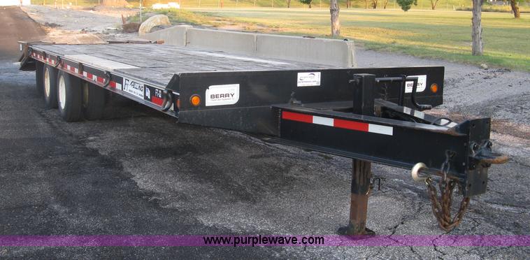 image for item L6369 2006 Felling FT-32 equipment trailer