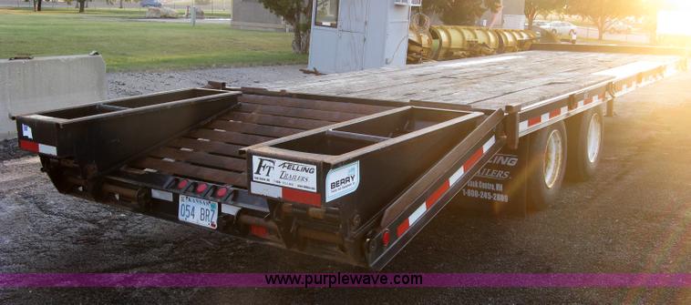 image for item L6369 2006 Felling FT-32 equipment trailer