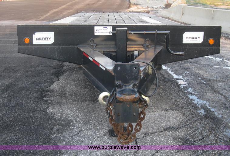 image for item L6369 2006 Felling FT-32 equipment trailer