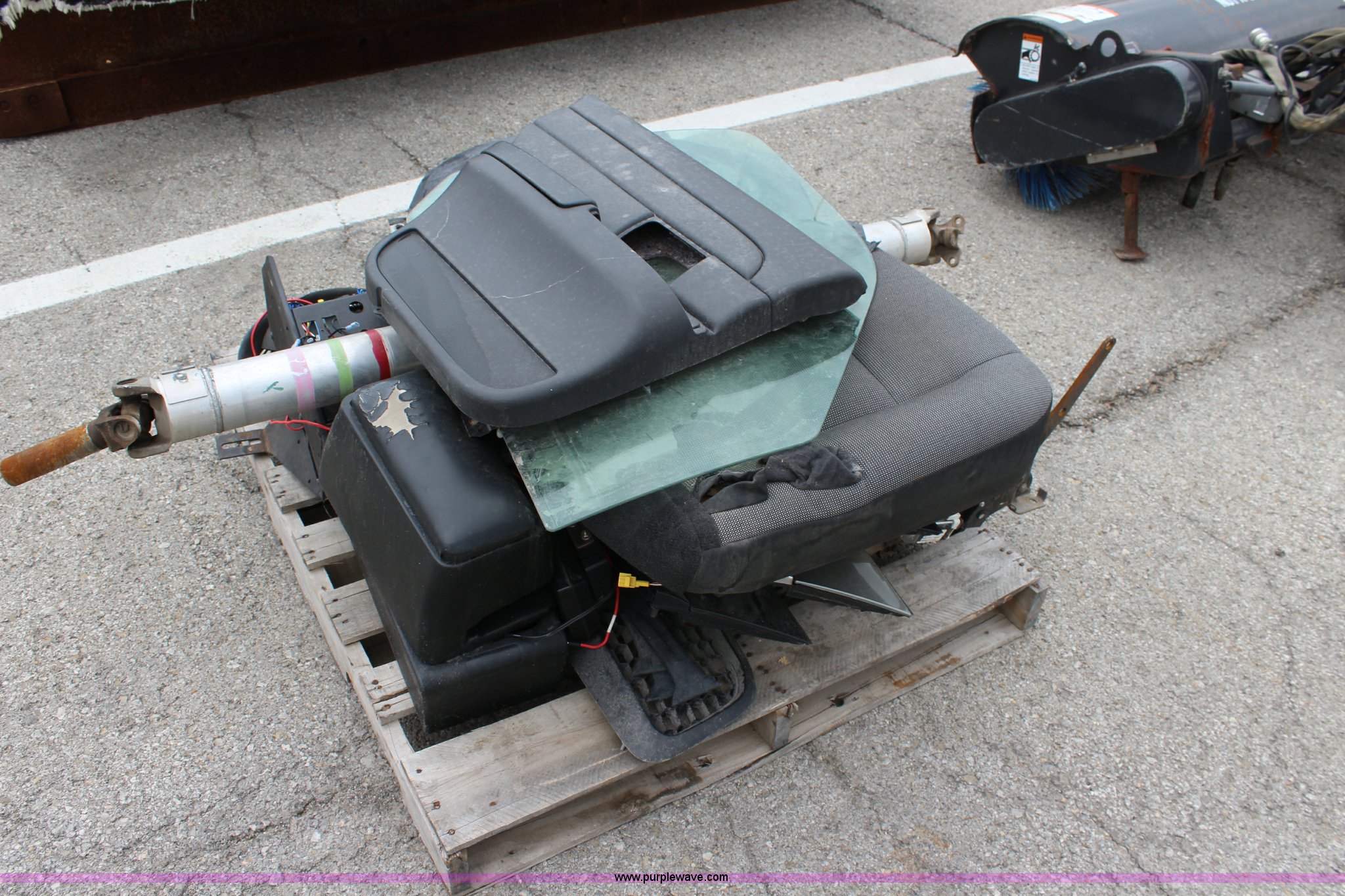 Ford Crown Victoria parts in Topeka, KS Item BL9399 sold Purple Wave