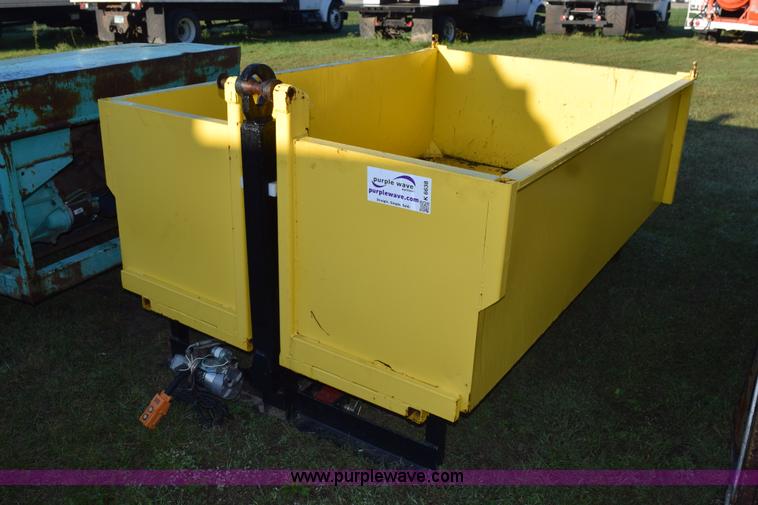 image for item K6638 2005 All Haul pickup bed roll off assembly