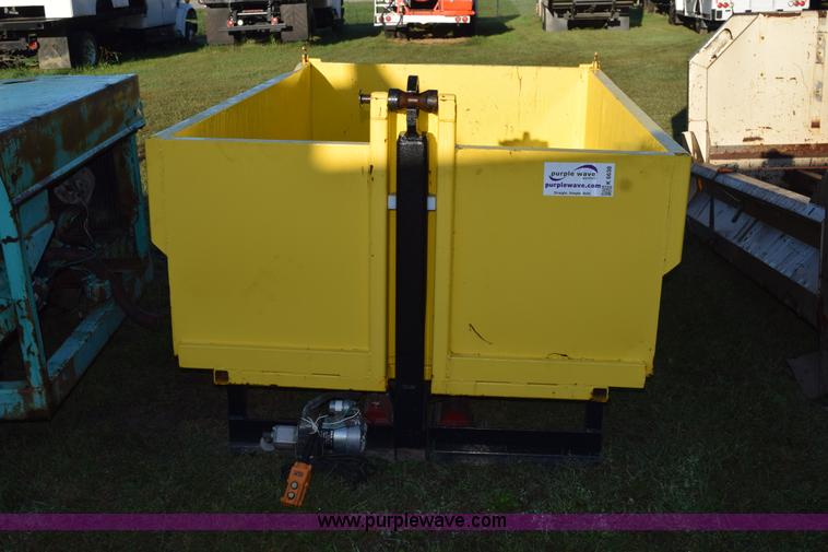 image for item K6638 2005 All Haul pickup bed roll off assembly