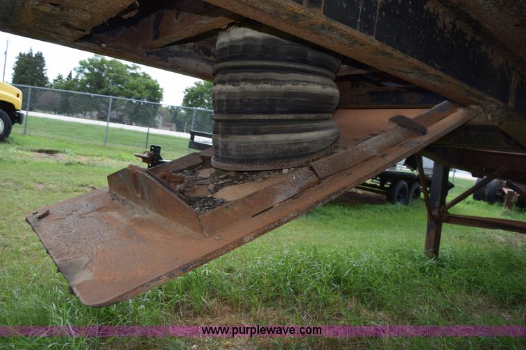image for item K6642 1993 Wabash flatbed roller deck trailer