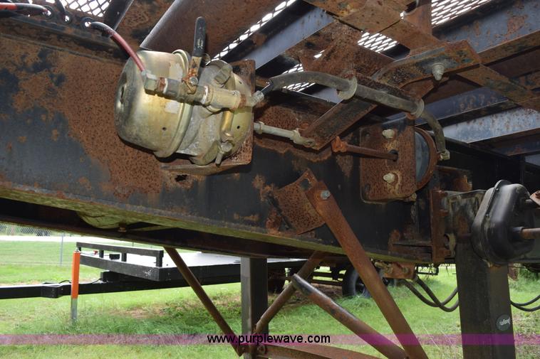 image for item K6642 1993 Wabash flatbed roller deck trailer