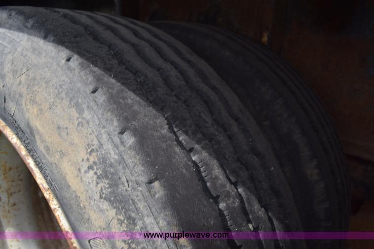 image for item K6642 1993 Wabash flatbed roller deck trailer