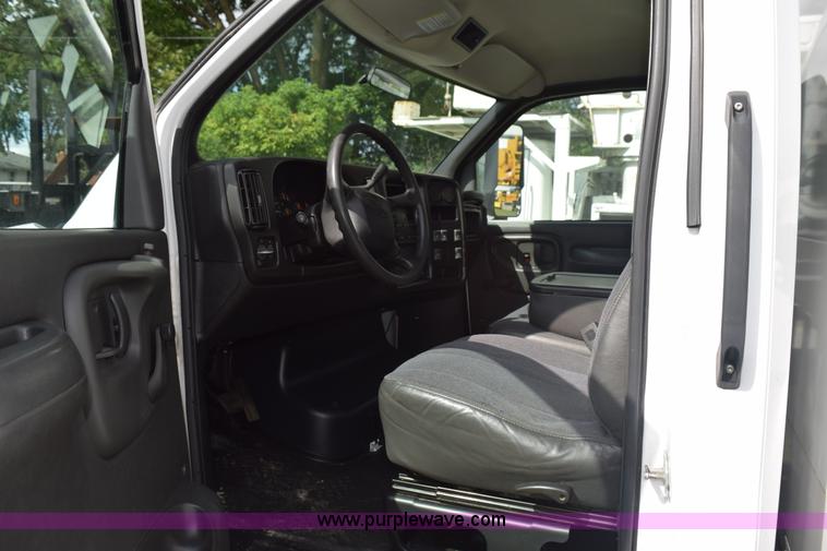 image for item K6646 2008 Chevrolet C4500 delivery truck