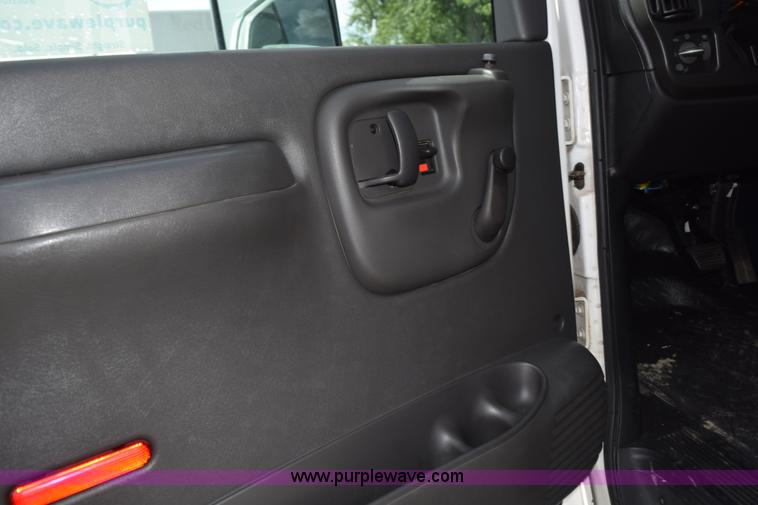 image for item K6646 2008 Chevrolet C4500 delivery truck