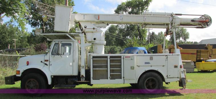 image for item K6647 1990 International 4900 bucket truck