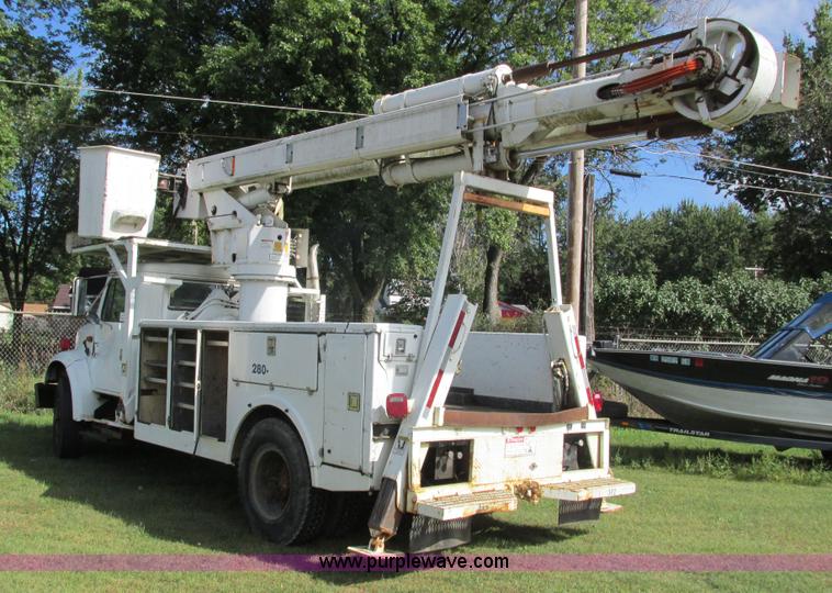 image for item K6647 1990 International 4900 bucket truck