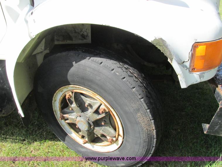 image for item K6647 1990 International 4900 bucket truck