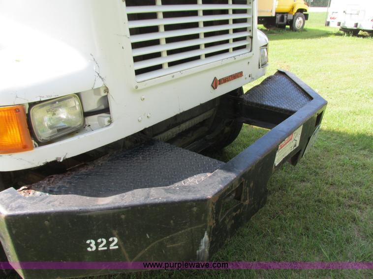 image for item K6647 1990 International 4900 bucket truck