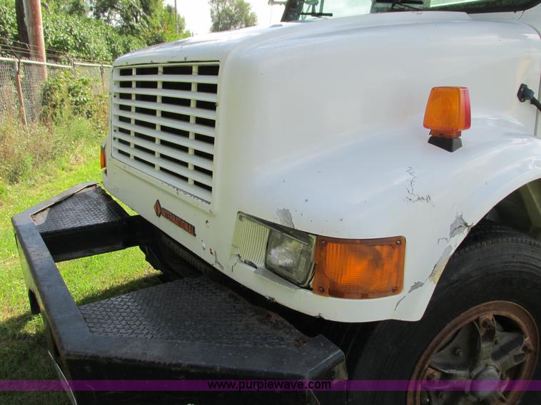 image for item K6647 1990 International 4900 bucket truck