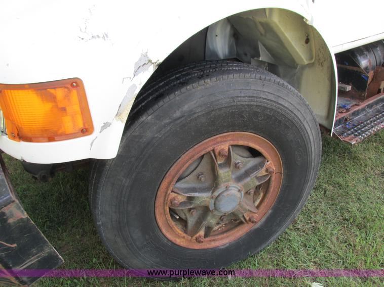 image for item K6647 1990 International 4900 bucket truck