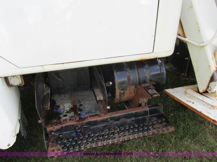 image for item K6647 1990 International 4900 bucket truck