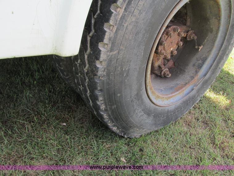 image for item K6647 1990 International 4900 bucket truck