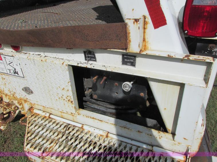 image for item K6647 1990 International 4900 bucket truck