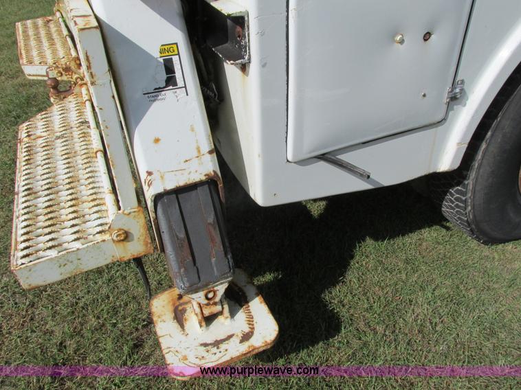 image for item K6647 1990 International 4900 bucket truck