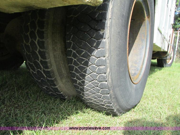 image for item K6647 1990 International 4900 bucket truck