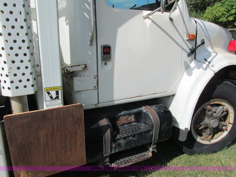 image for item K6647 1990 International 4900 bucket truck