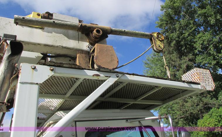 image for item K6647 1990 International 4900 bucket truck