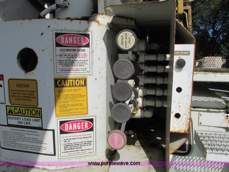 image for item K6647 1990 International 4900 bucket truck