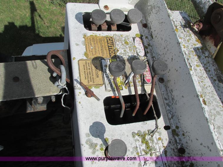 image for item K6647 1990 International 4900 bucket truck