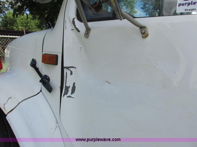 image for item K6647 1990 International 4900 bucket truck