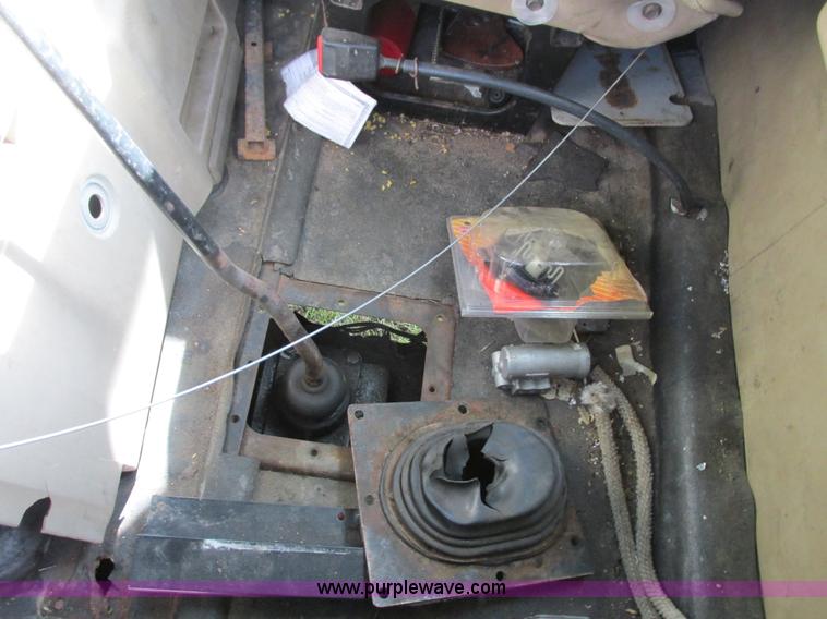 image for item K6647 1990 International 4900 bucket truck