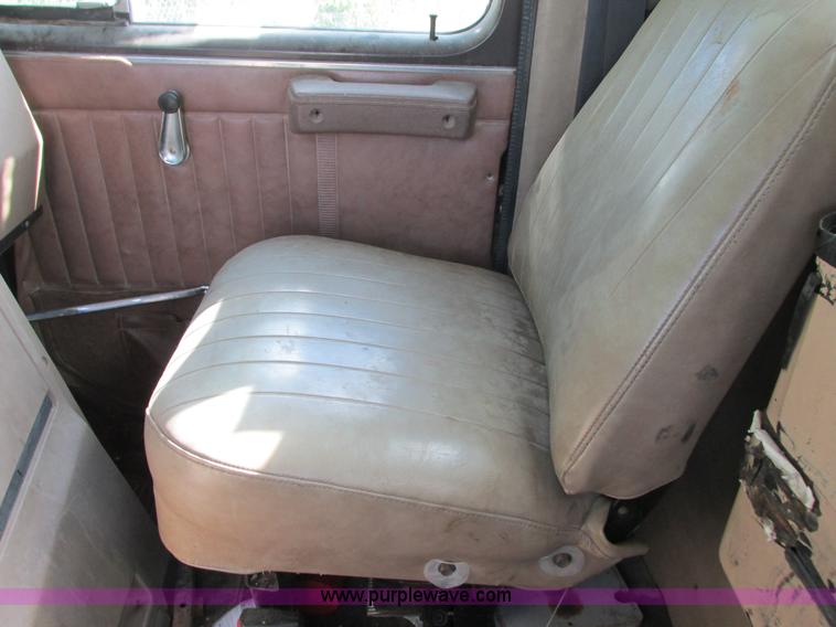 image for item K6647 1990 International 4900 bucket truck