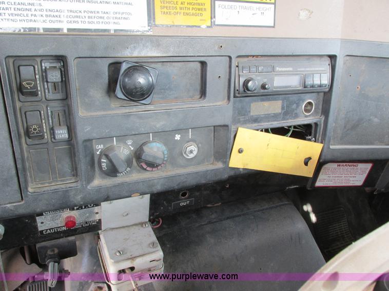 image for item K6647 1990 International 4900 bucket truck