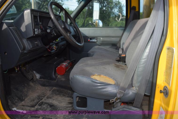 image for item K6648 1999 GMC C6500 box truck