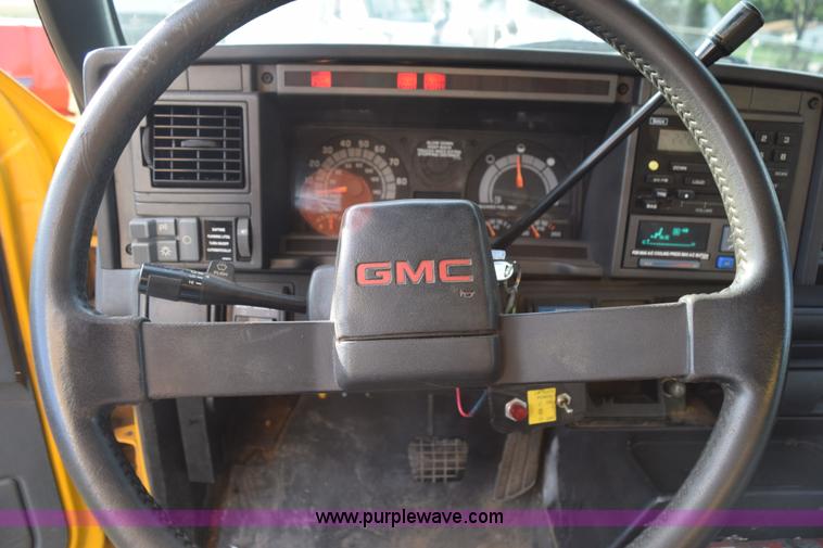 image for item K6648 1999 GMC C6500 box truck