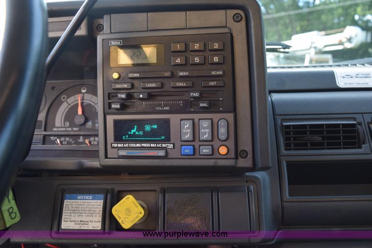 image for item K6648 1999 GMC C6500 box truck