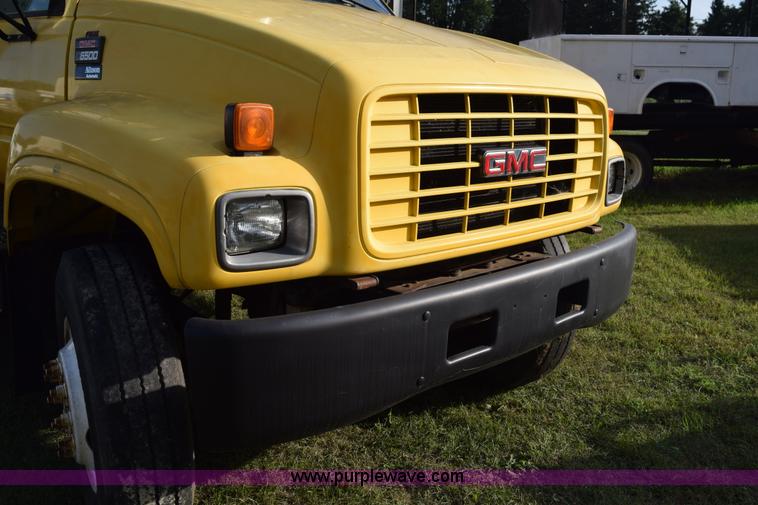 image for item K6648 1999 GMC C6500 box truck