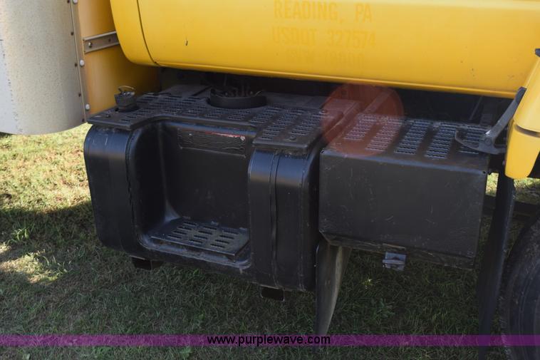 image for item K6648 1999 GMC C6500 box truck