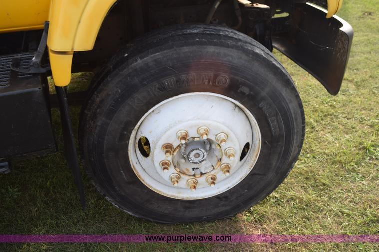 image for item K6648 1999 GMC C6500 box truck