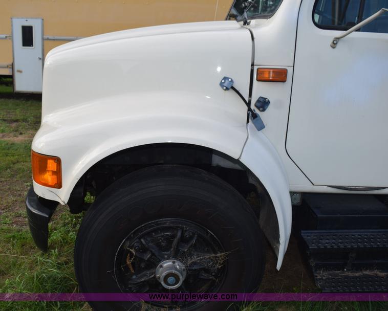 image for item K6649 1991 International 4900 flatbed truck