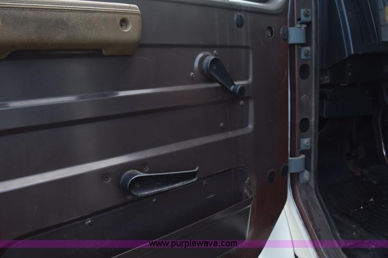 image for item K6649 1991 International 4900 flatbed truck