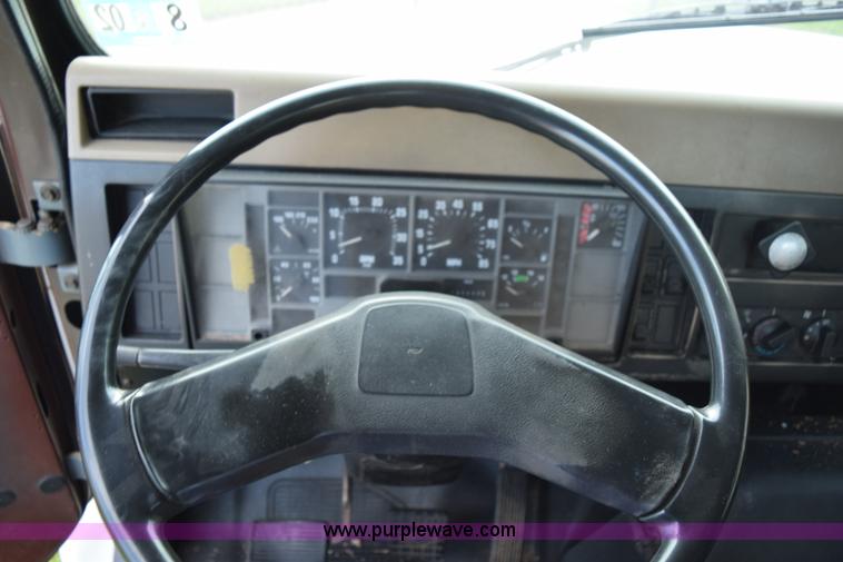 image for item K6649 1991 International 4900 flatbed truck