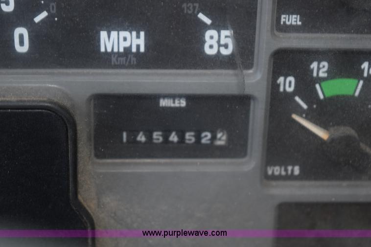 image for item K6649 1991 International 4900 flatbed truck